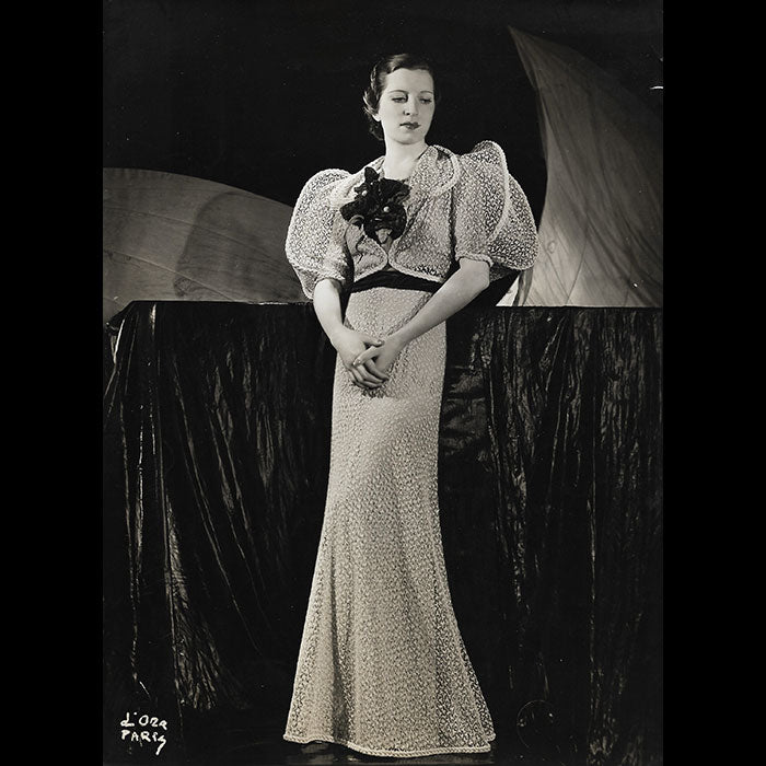 Gorin - A Nous Deux, robe de dentelle, tirage de D'Ora (1936)