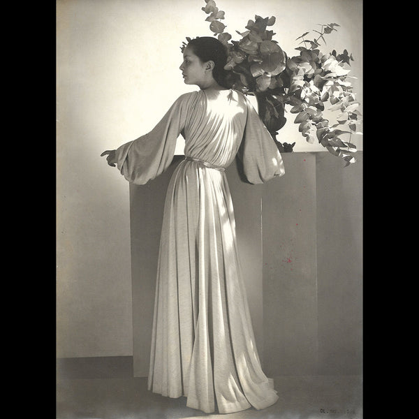 Alix - Robe drapée, photographie de Philippe Pottier (1942)