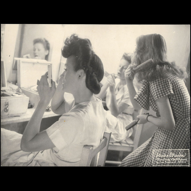 Grès - Coulisses d'un défilé de la maison de couture (circa 1942-1945)