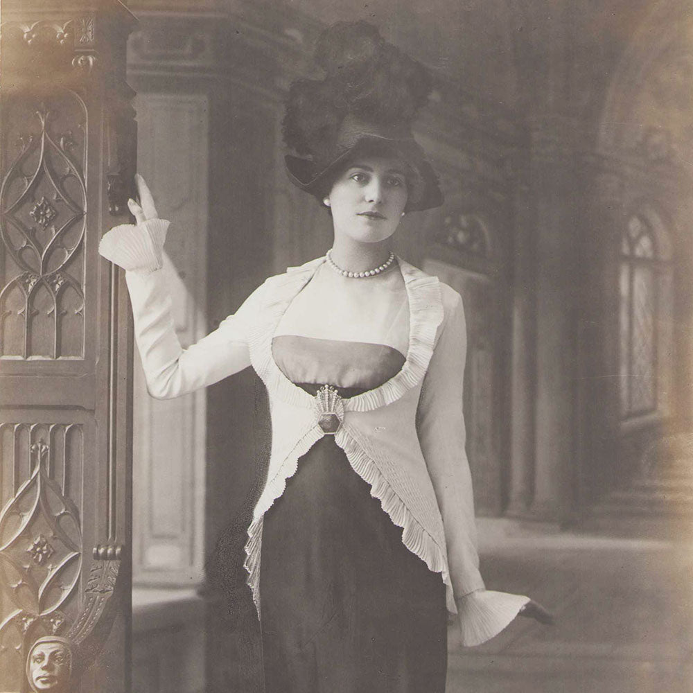 Paquin - Jeanne Dirys Iribe wearing a dress by Paul Iribe for la Rue de la Paix, photograph by Henri Manuel (1912)
