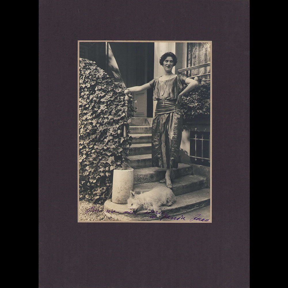 Jeanne Dirys Iribe, photographie avec envoi de l'actrice à sa mère (circa 1918-1922)