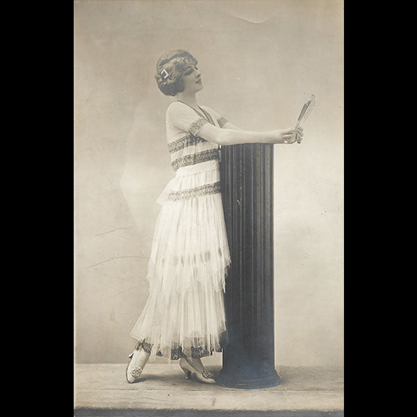 Callot Soeurs - Jane Renouardt, photographie de Reutlinger pour Femina (1917)