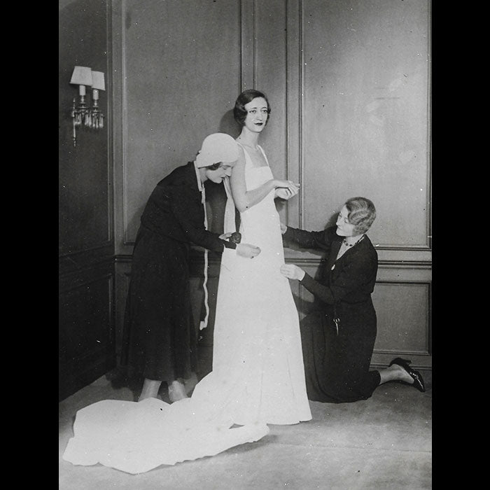 Kitmir - Essayage d'une robe par Maria Pavlovna, duchesse de Russie (circa 1920s)