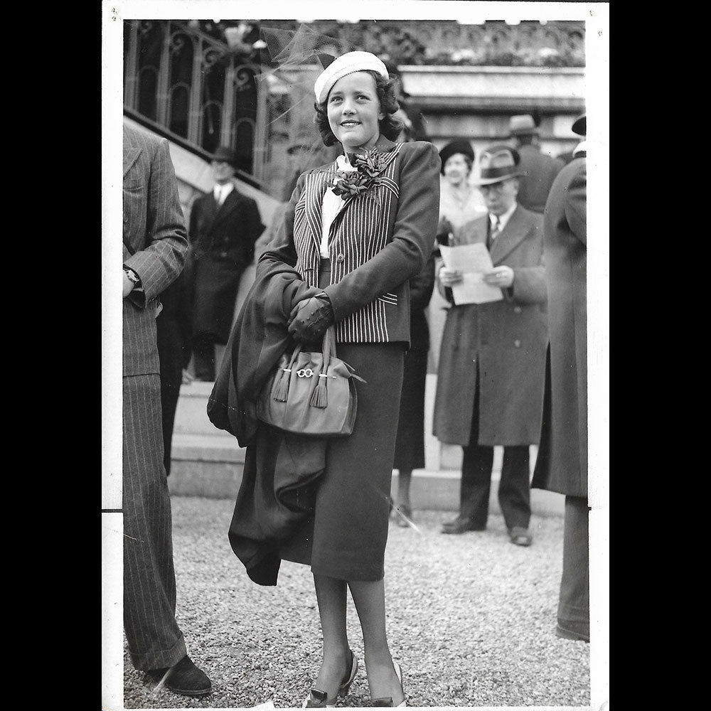 Une Femme Elégante, la mode à Longchamp, photographie de l'agence SAFARA (circa 1937-1939)