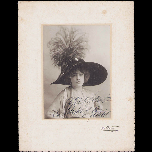 Lewis - Portrait de Geneviève Lantelme dédicacé à Andrée Spinelly, photographie de Bert (1911)
