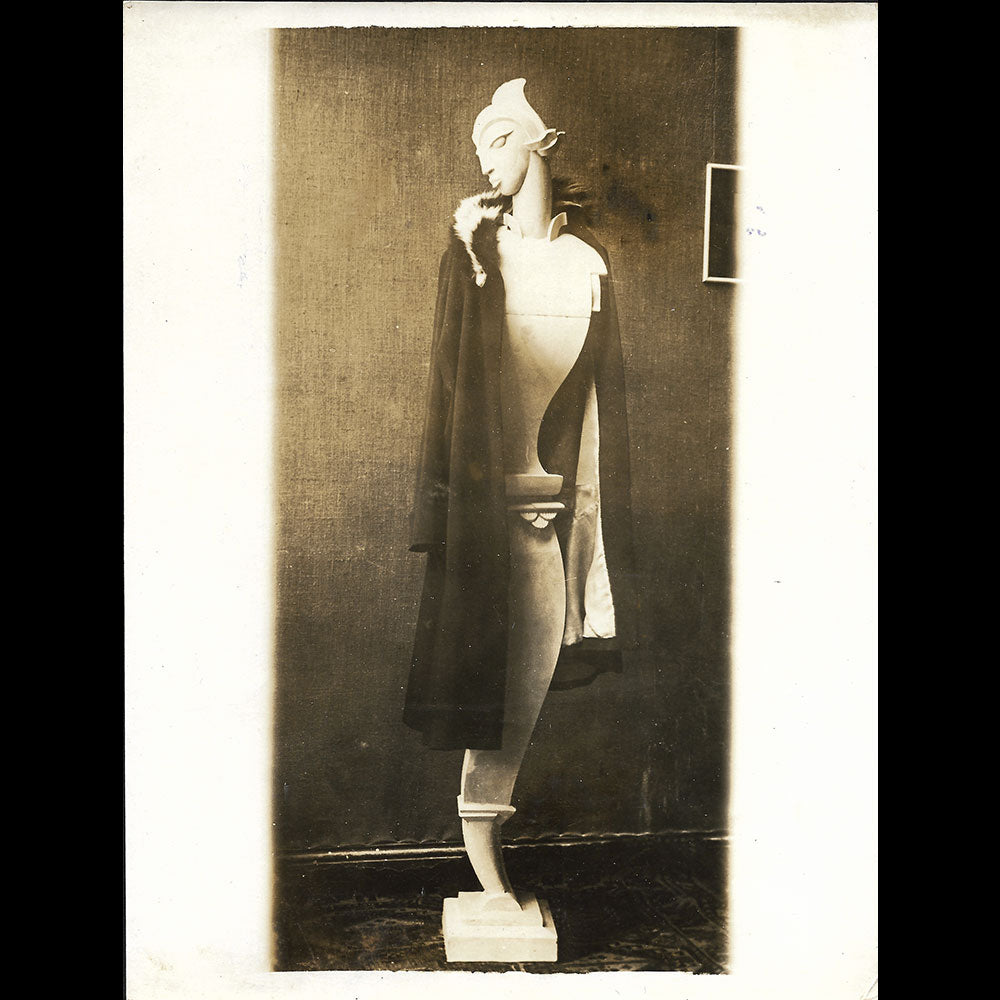 Mannequins d'art - Nouveau type de mannequin d'une maison de mode de Berlin (circa 1925-1930)