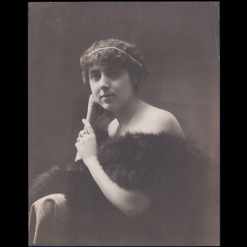 Portrait d'une élégante, tirage du studio Mathieu Deroche (circa 1905-1910)