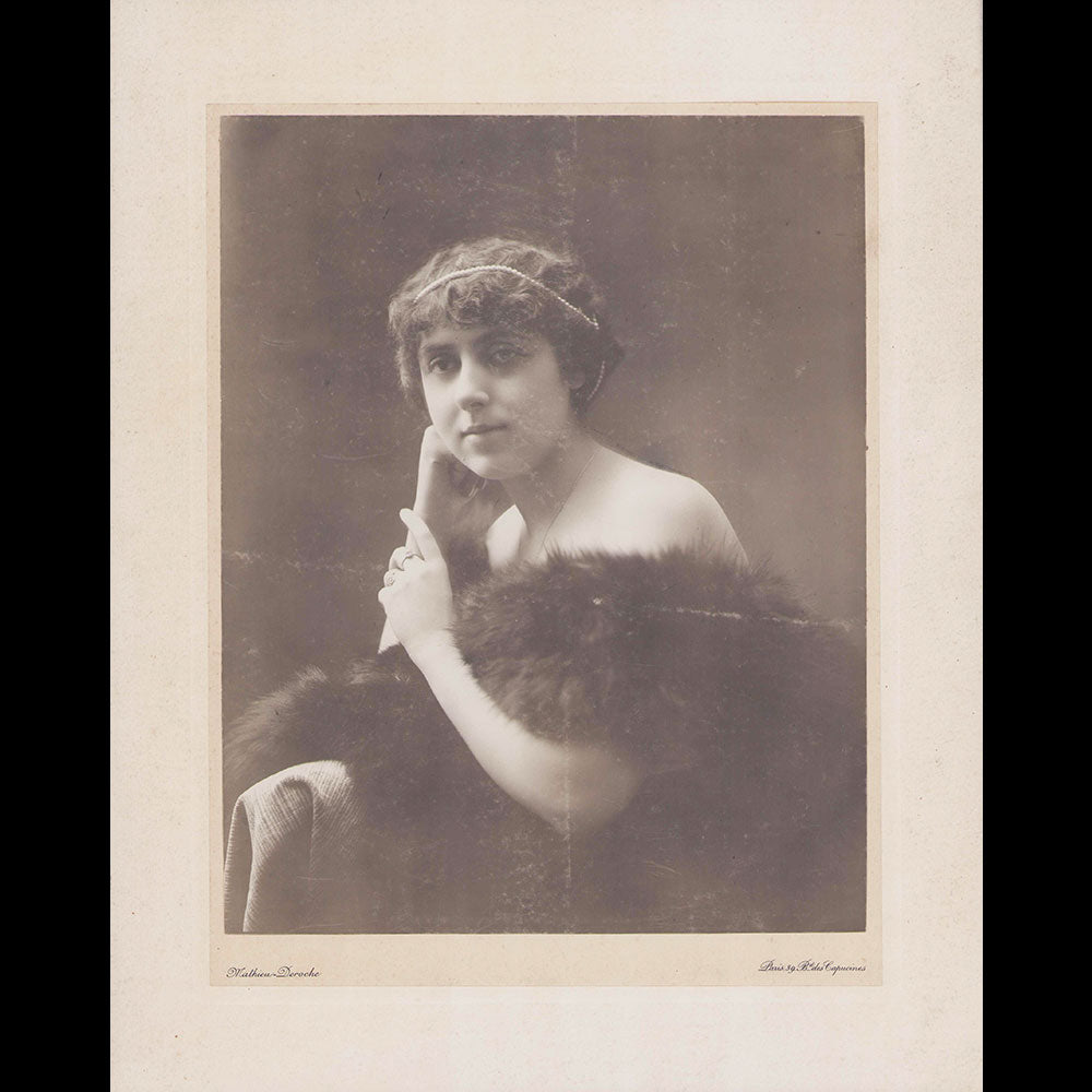 Portrait d'une élégante, tirage du studio Mathieu Deroche (circa 1905-1910)