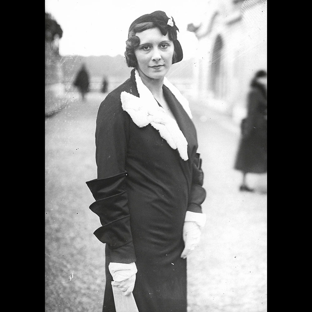 Une Femme Elégante, la mode à Longchamp, photographie de l'agence Meurisse (1932)