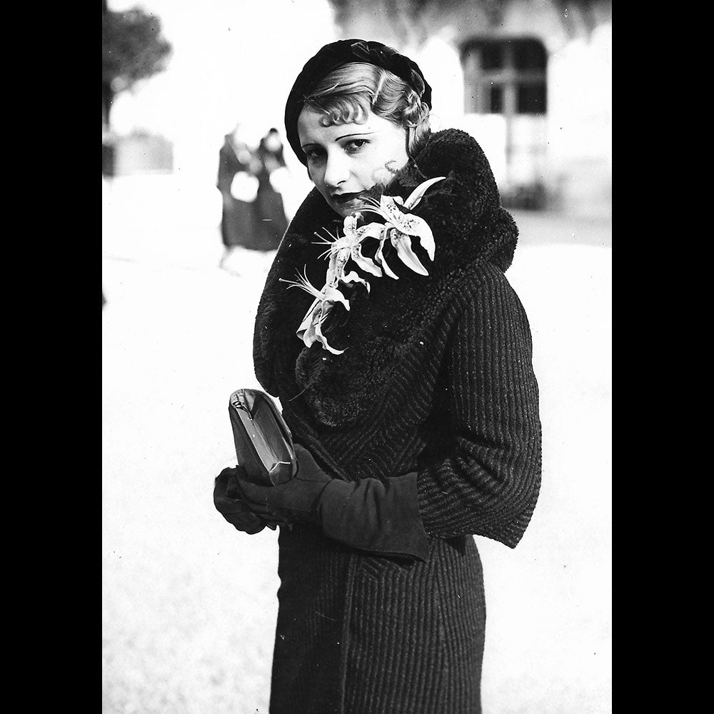 Une Femme Elégante, la mode à Longchamp, photographie de l'agence Meurisse (1932)