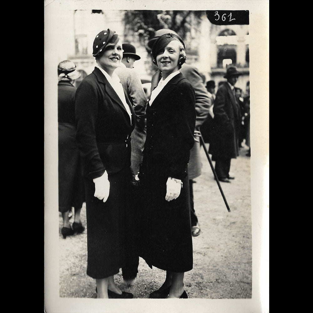 Elégante, la mode aux courses, photographie de Moisson (circa 1935)