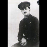 Molyneux - Portrait du couturier en uniforme durant la première guerre mondiale (1929)