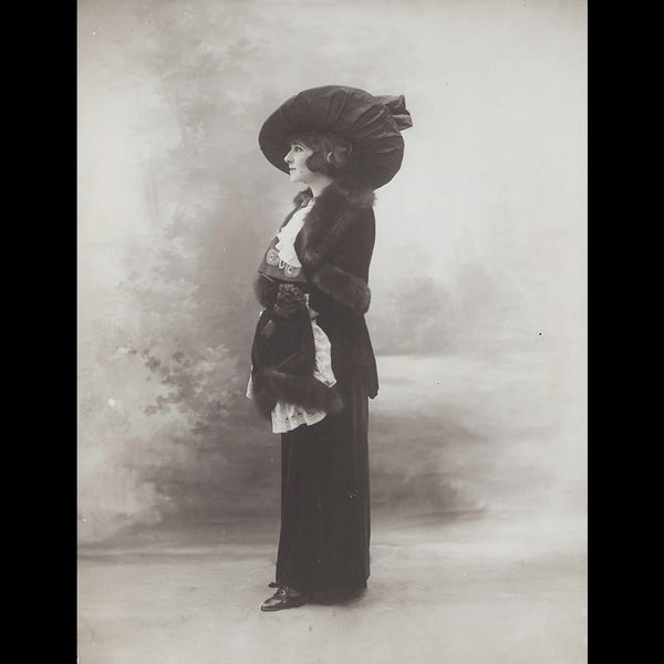 Paquin - Modèle Chronique porté par Lucienne Guett, photographie du studio Felix (circa 1910)