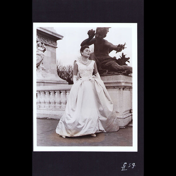Patou - Robe à l'Infante en tissu Robert Perrier (1955)