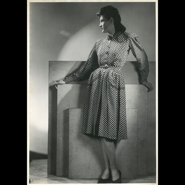 Marcelle Dormoy - Robe-manteau - tirage de Philiberte de Flaugergues (1942)