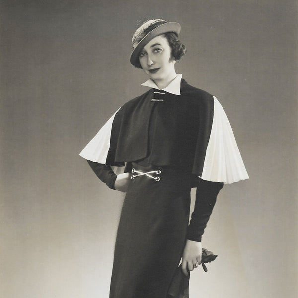 Robert Piguet - Ensemble en lainage noir et piqué blanc porté par la Comtesse Grabbe, tirage de Dorvyne (1934)