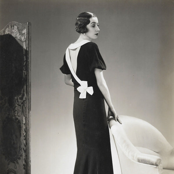 Robert Piguet - Robe de crêpe noir porté par Comtesse Grabbe, tirage de Dorvyne (1934)