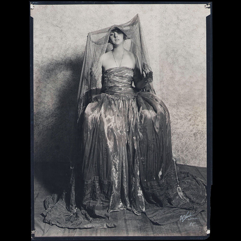 Poiret - Violet Blythe dans un costume d'Afgar (1920)
