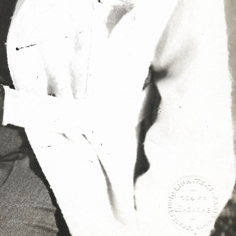 Poiret - Portrait de Paul Poiret fumant par Lipnitzki (1922)