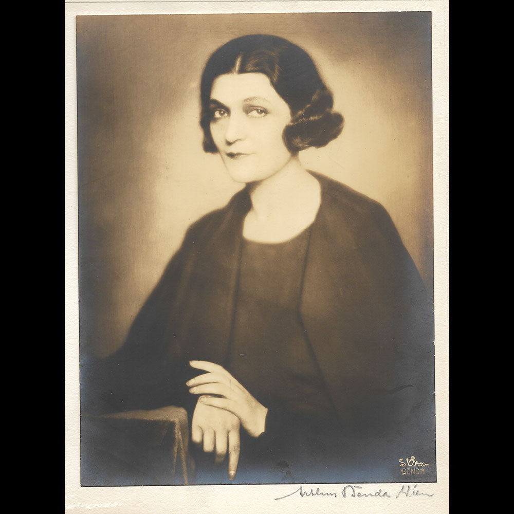 Caroline Reboux - Portrait de Lucienne Rabaté, tirage d'Arthur Benda (circa 1927)