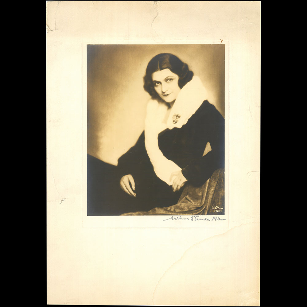 Caroline Reboux - Portrait de Lucienne Rabaté, tirage d'Arthur Benda (circa 1927)
