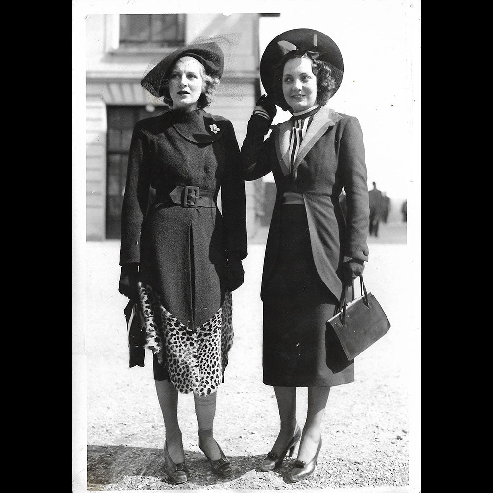 Deux Femmes Elégantes, la mode à Auteuil, photographie de l'agence SAFARA (1938)