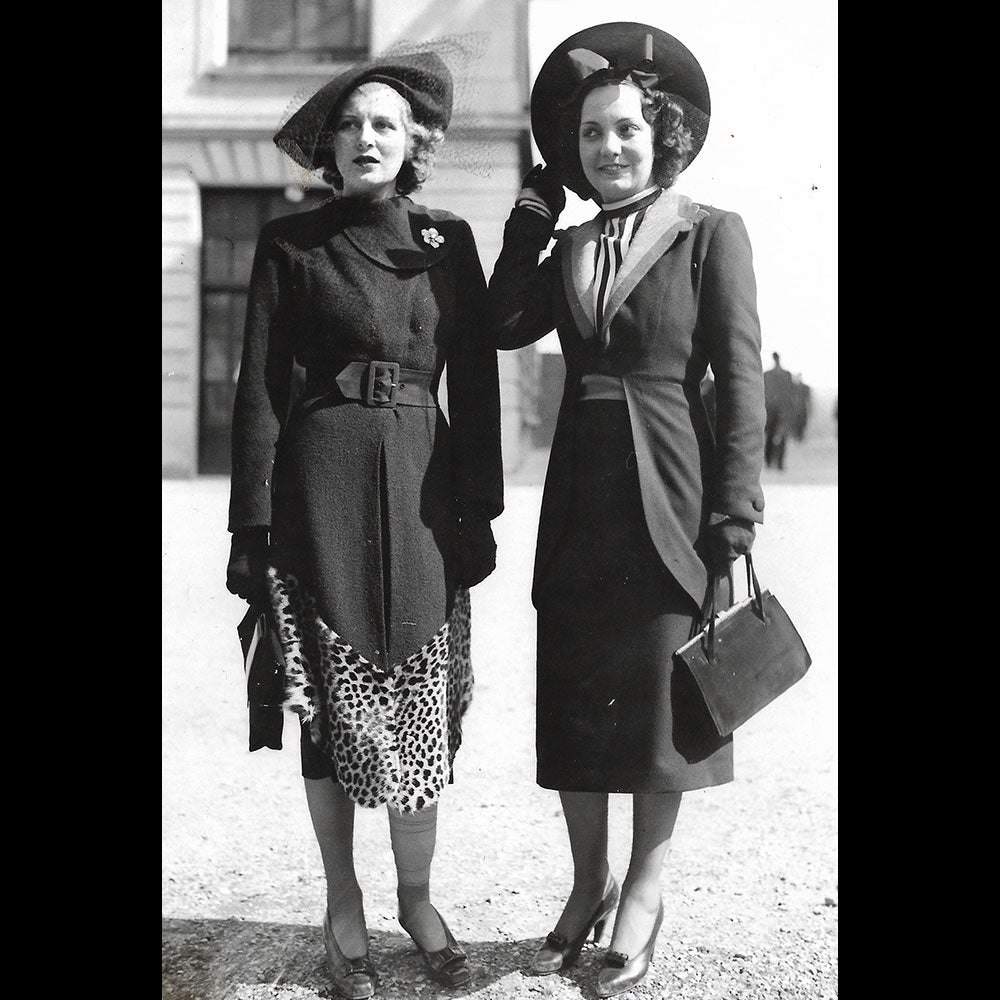 Deux Femmes Elégantes, la mode à Auteuil, photographie de l'agence SAFARA (1938)