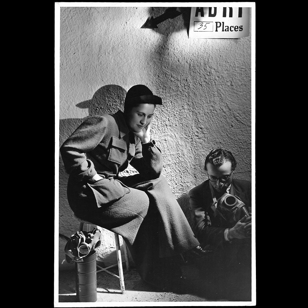 Schiaparelli - Tenue pour abri, tirage de Constantin Joffé (1939)
