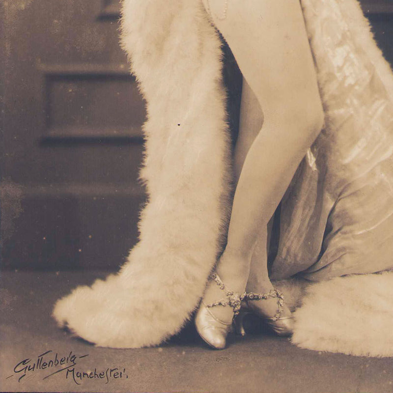 Portrait d'Andrée Spinelly dans un costume de scène, photographie de Guttenberg (1923)