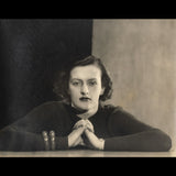 Paul Tanqueray - Portrait d'une élégante aux bracelets (1930s)