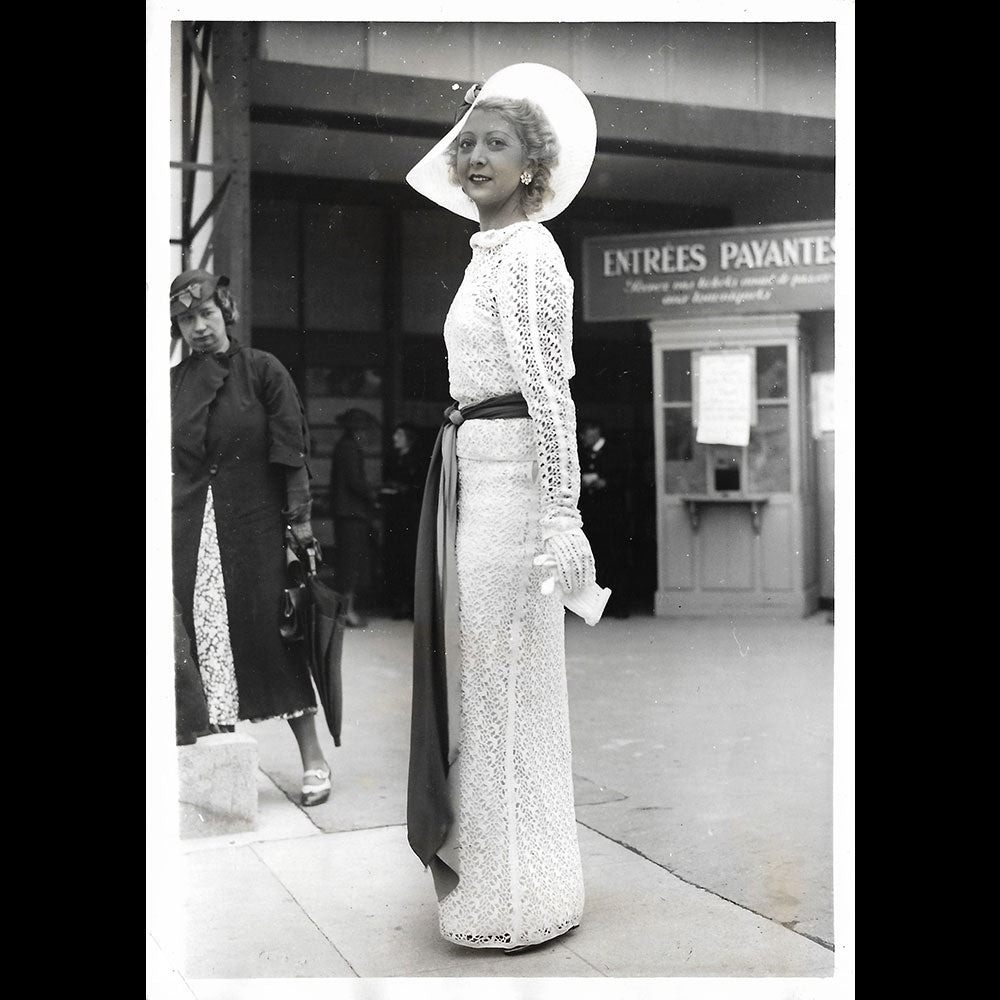 Mademoiselle Moussia au Grand Prix d'Elégance, photographie de l'agence Trampus (1937)