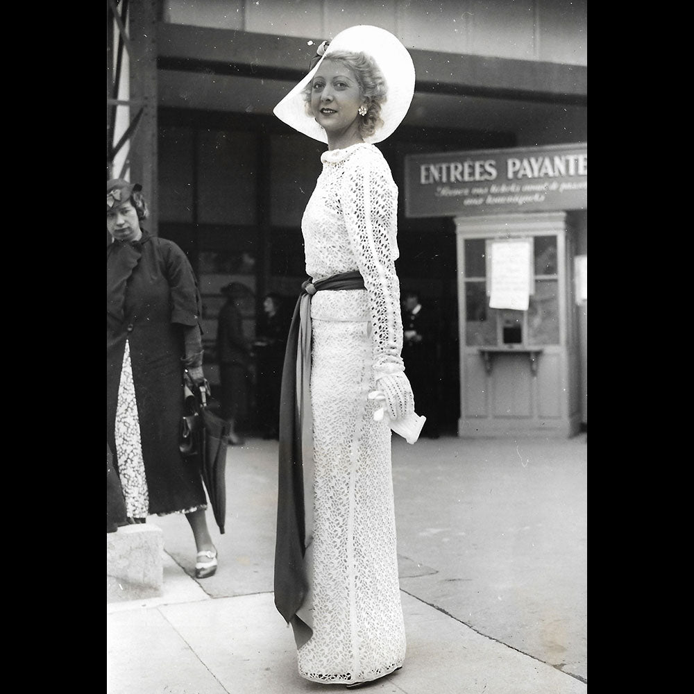 Mademoiselle Moussia au Grand Prix d'Elégance, photographie de l'agence Trampus (1937)